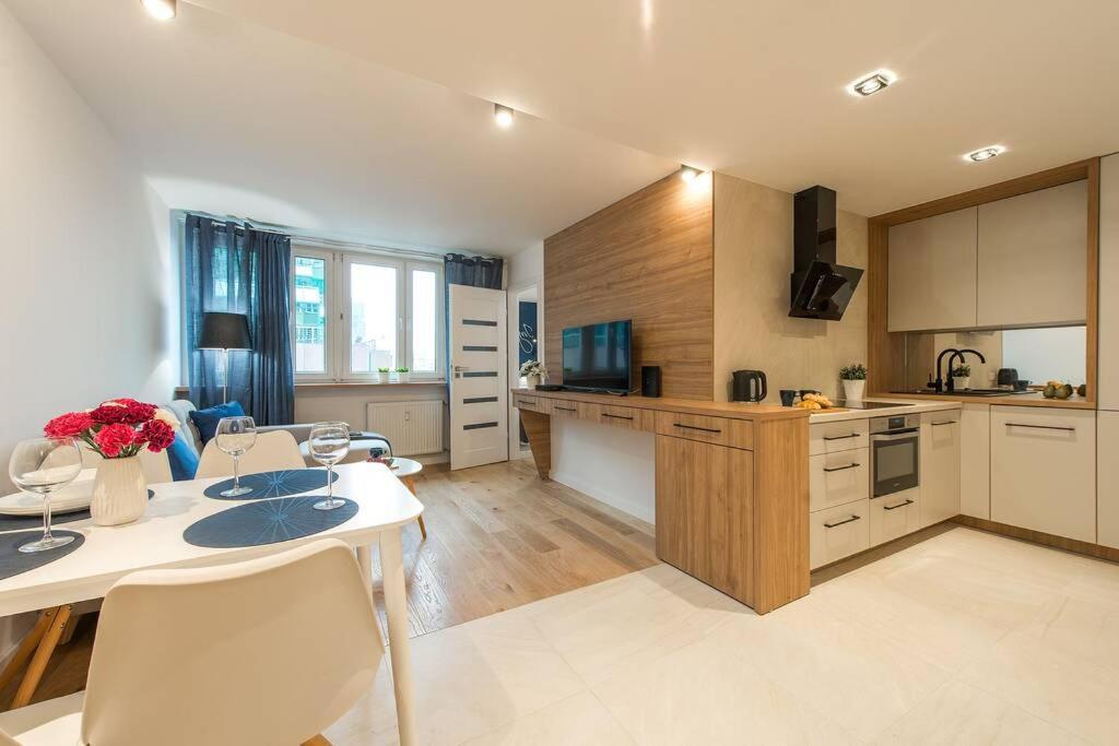 Rondo Onz P&O Serviced Apartments Varsovia Exterior foto